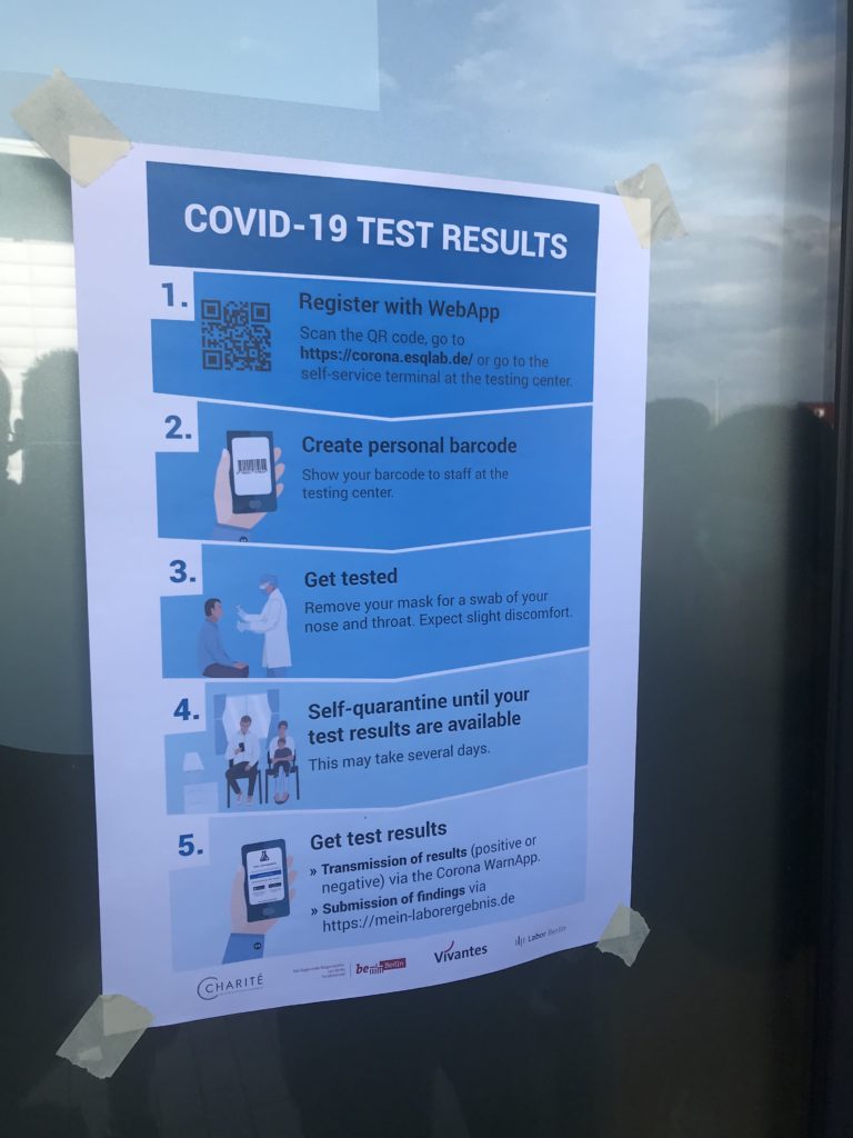 PCR検査の手順が書かれた「COVID-19 TEST RESULTS」